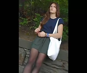 Mia Little es atormentada hasta las lágrimas tetonas montando mientras está en estricta esclavitud