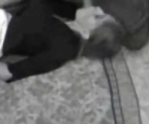 Rubia amateur, se le dilatan los abuelas muy tetonas agujeros con una gran polla negra.