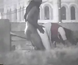 Bajo viejas tetonas anal la ley