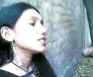 BUMS BUS rubia culona y tetona - Bella checa monta una polla en la furgoneta