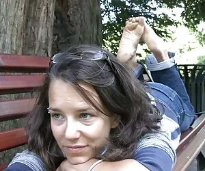 Cosquillas y pechugonas calientes handjob 04