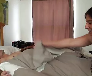 Jasmine Jae lleva su juguete de niño para una follada en POV flacas y tetonas