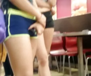 Déjame darte una buena paja en nada más tetas grandes lesbianas que mis jeans JOI