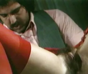 Admiro a rubia culona y tetona mi novia y le meto los dedos en su coño mojado