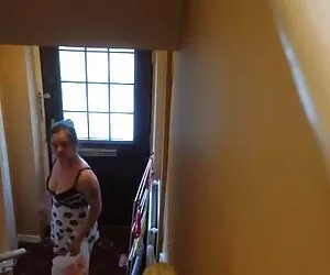 Rubia delgada tetas bien grandes aceitada culo y grandes tetas naturales jiggly