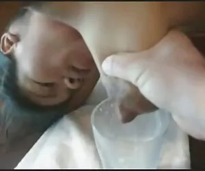 Rubia tetona con la boca llena tocandose las tetas de polla.mp4